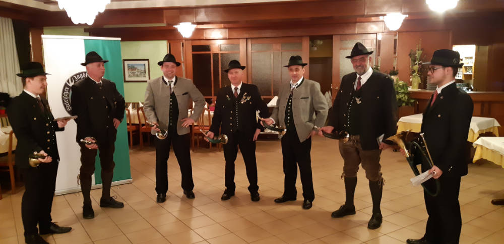 depositphotos 80021092 stock photo hunting horn and hare